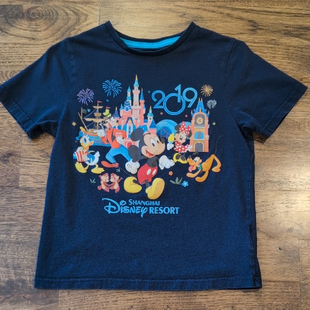 Kids Disney Parks Shanghai Resort print t-shirt size M